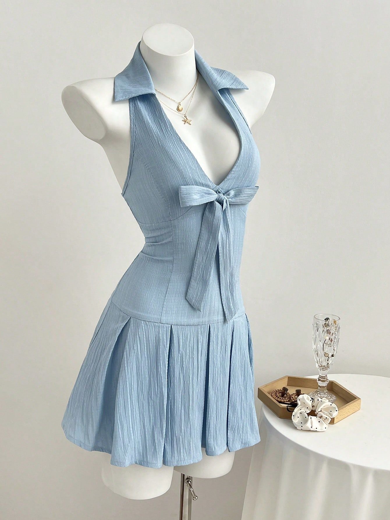 V-neck sleeveless dress