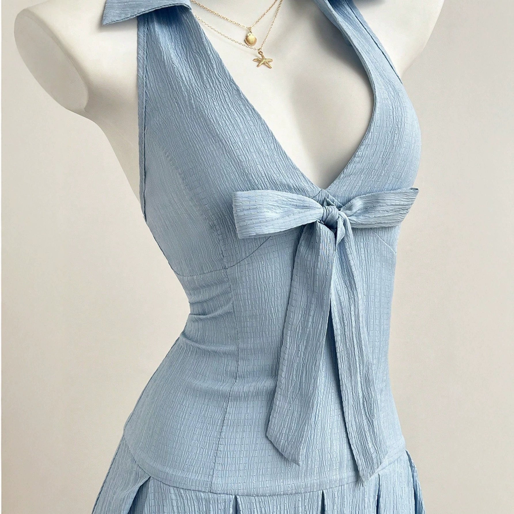 V-neck sleeveless dress