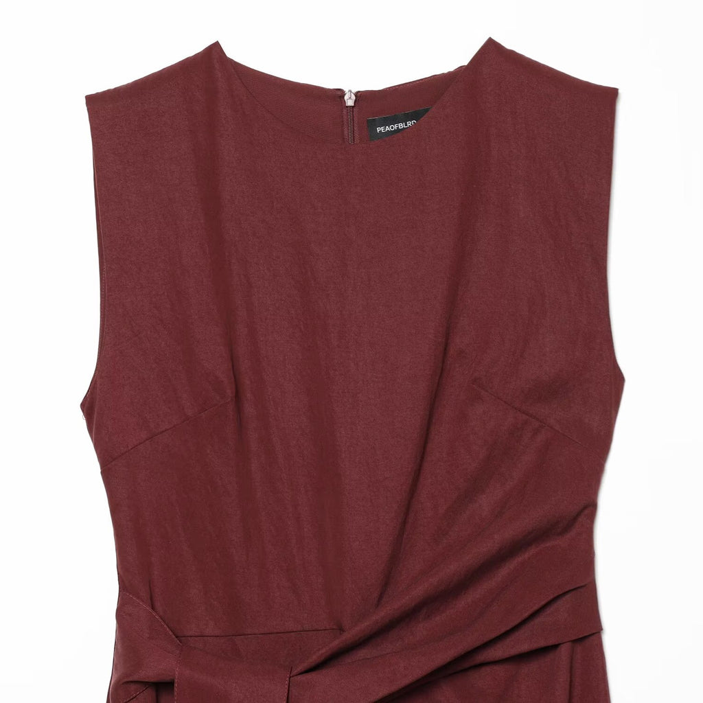 Elegant sleeveless waist strap dress