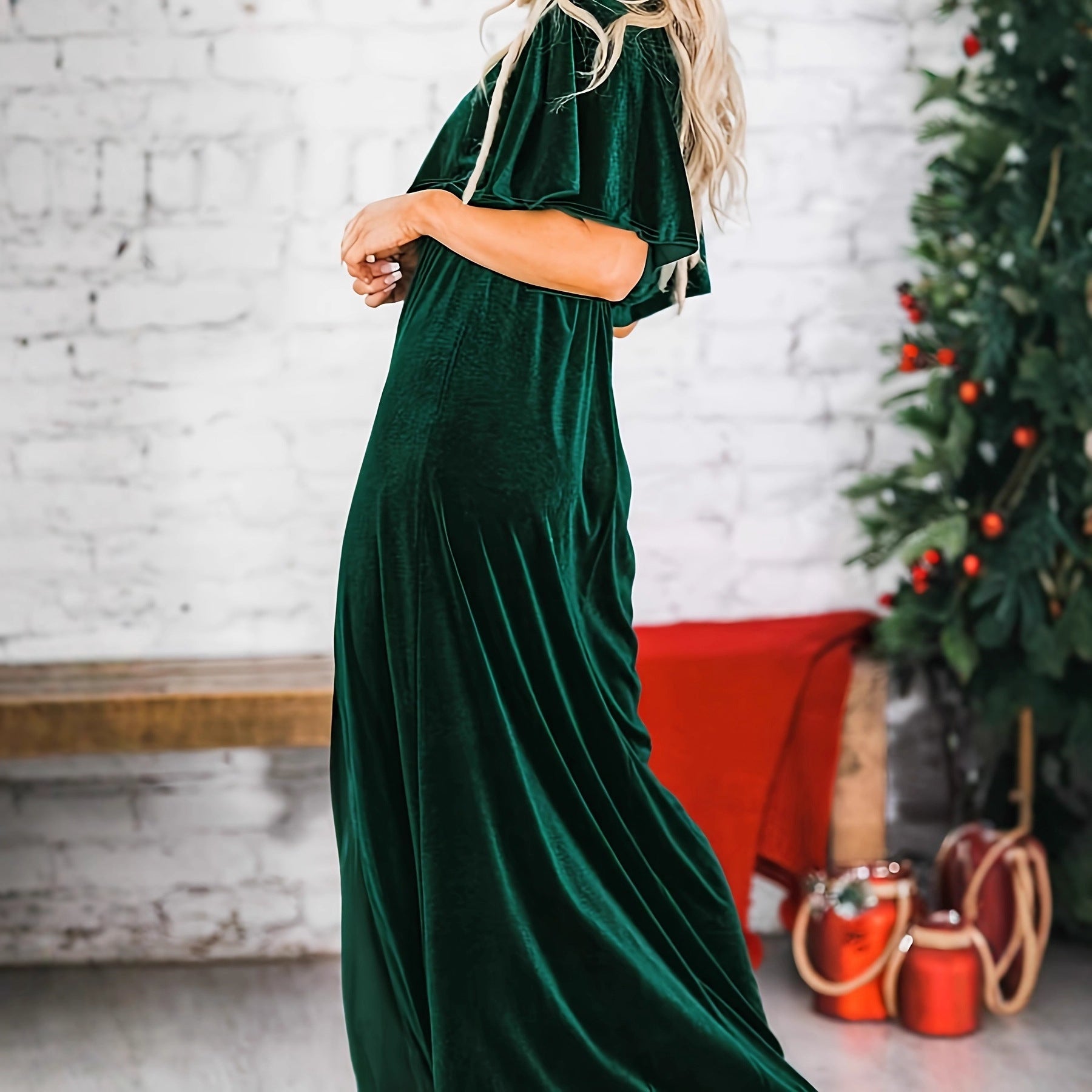 Romantic New Spring Summer Short Sleeve Sexy Elegant Velvet Round Neck Dress with Fashion 3D Decoration