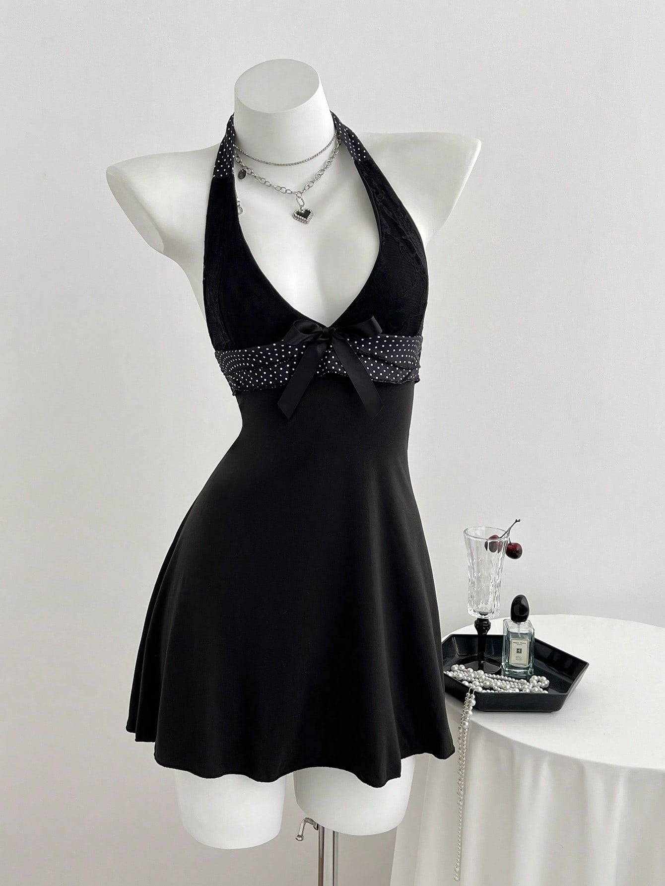 V-neck hanging neck strap slim fit dress